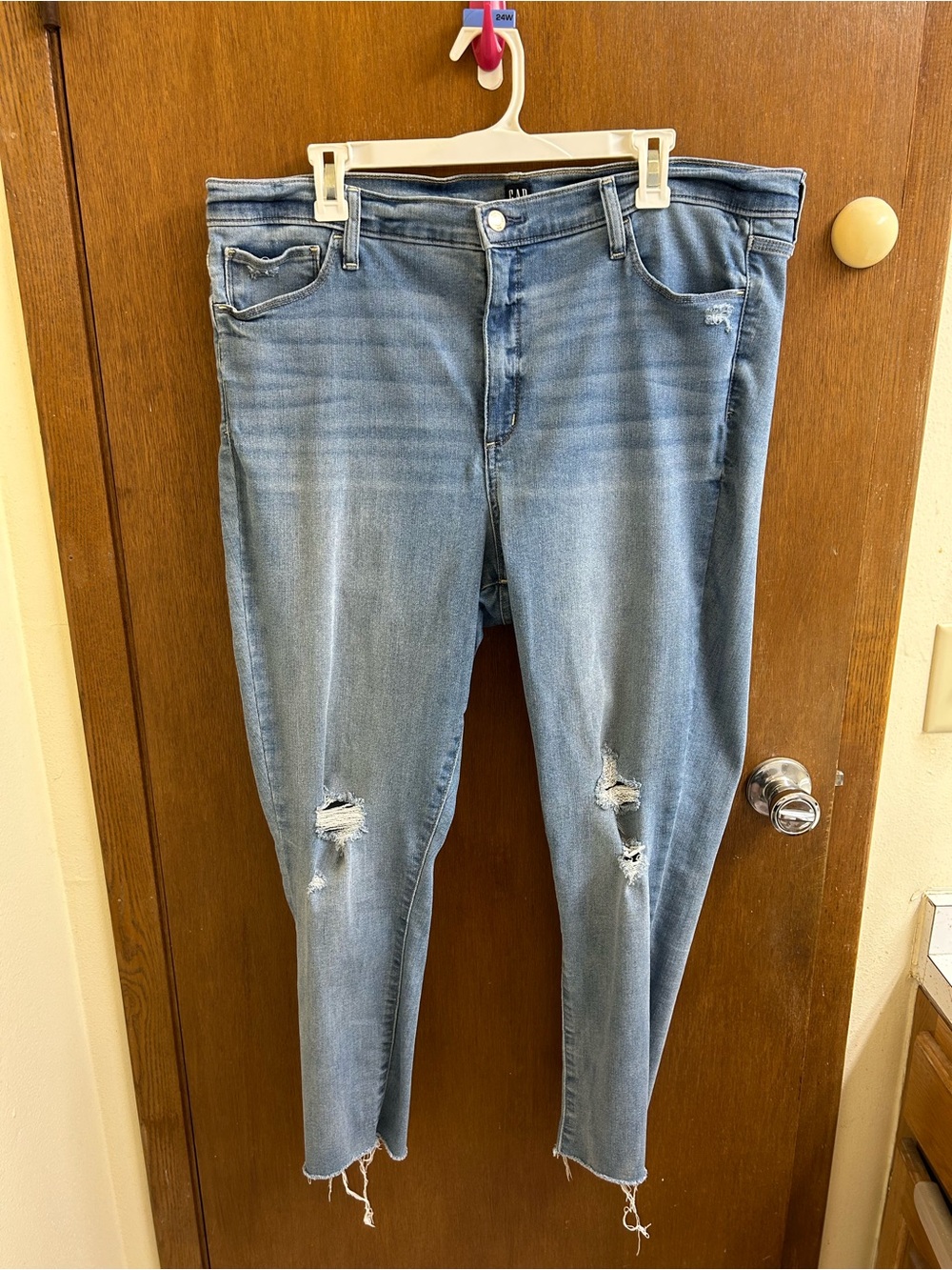 Gap Distressed Favorite Jegging